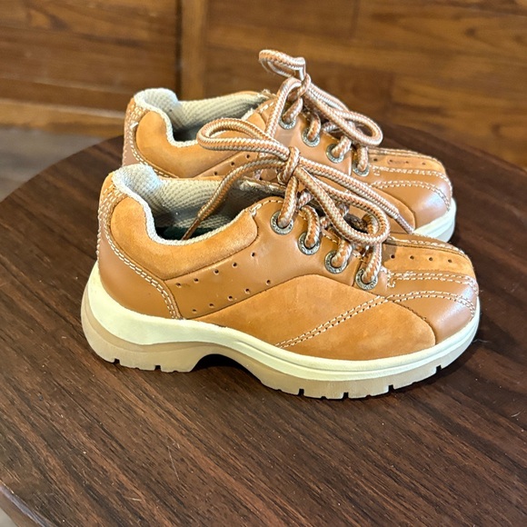 Thom McAn Kids Sneakers in Tan and Cream - Picture 4 of 6